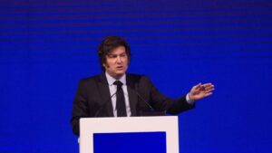 ESTACIONES DE SERVICIO PENDIENTES DE UN IMPUESTO QUE PESA SOBRE SU FACTURACIÓN